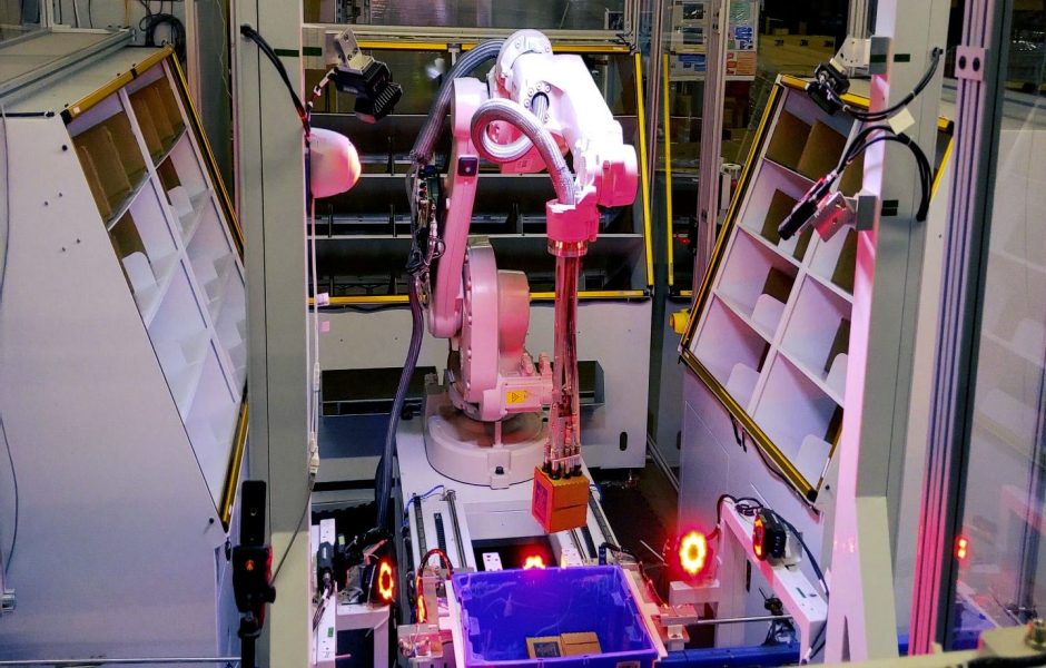 robot picking orders in a fulfillment center
