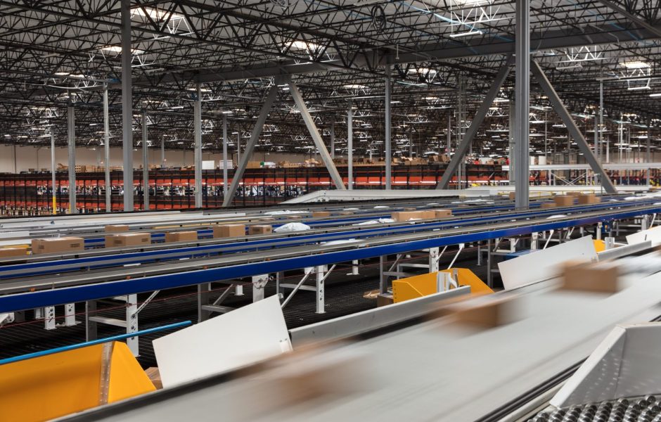 conveyer belt in radial ecommerce fulfillment center