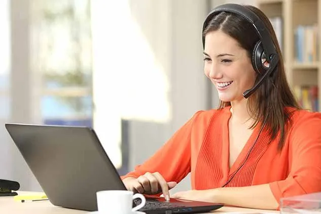 customer-service-center-worker